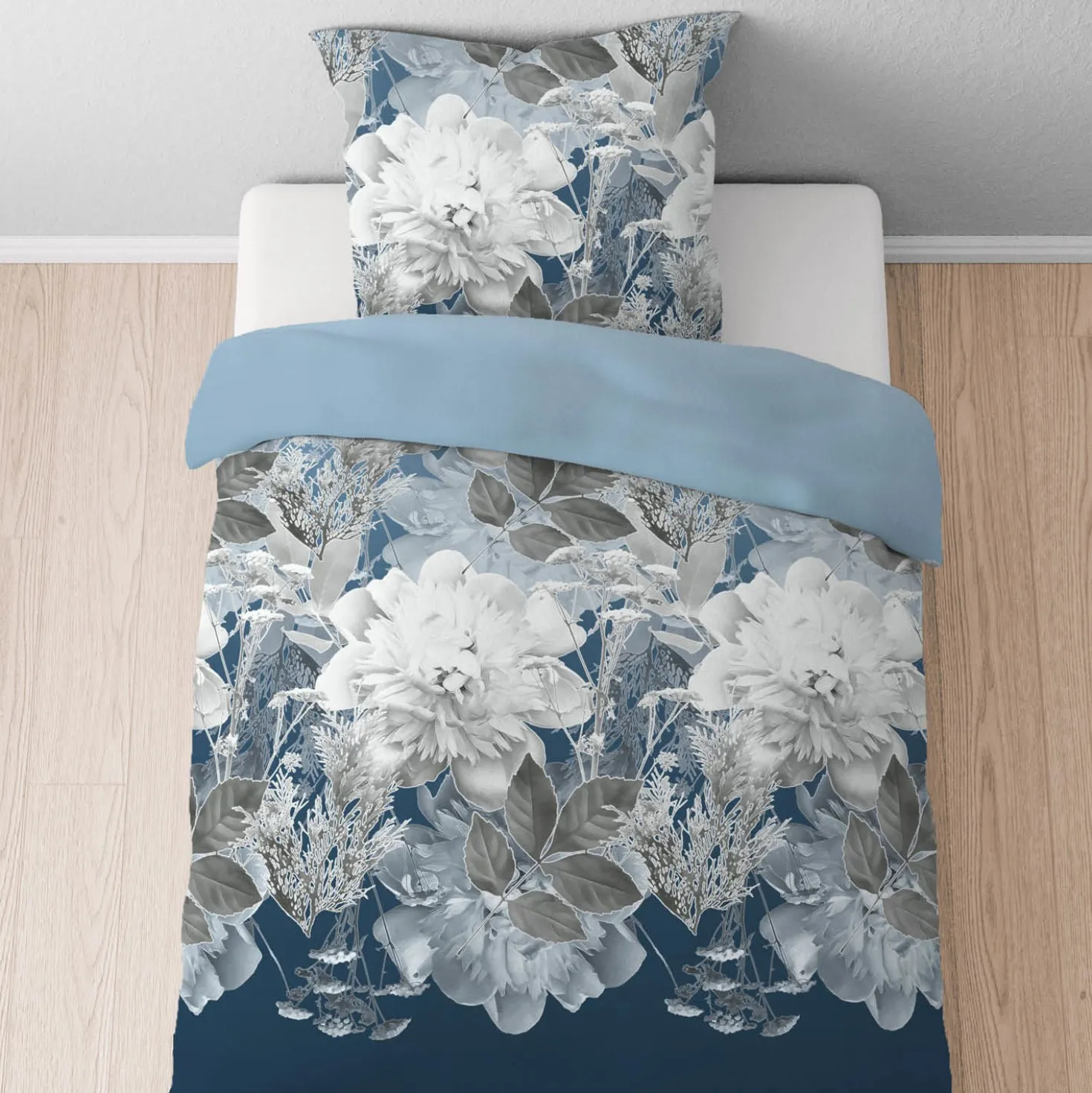 Castell Thermo-Fleece Bettwäsche Blume groß eisblau, 1x 155x220 cm + 1x 80x80 cm