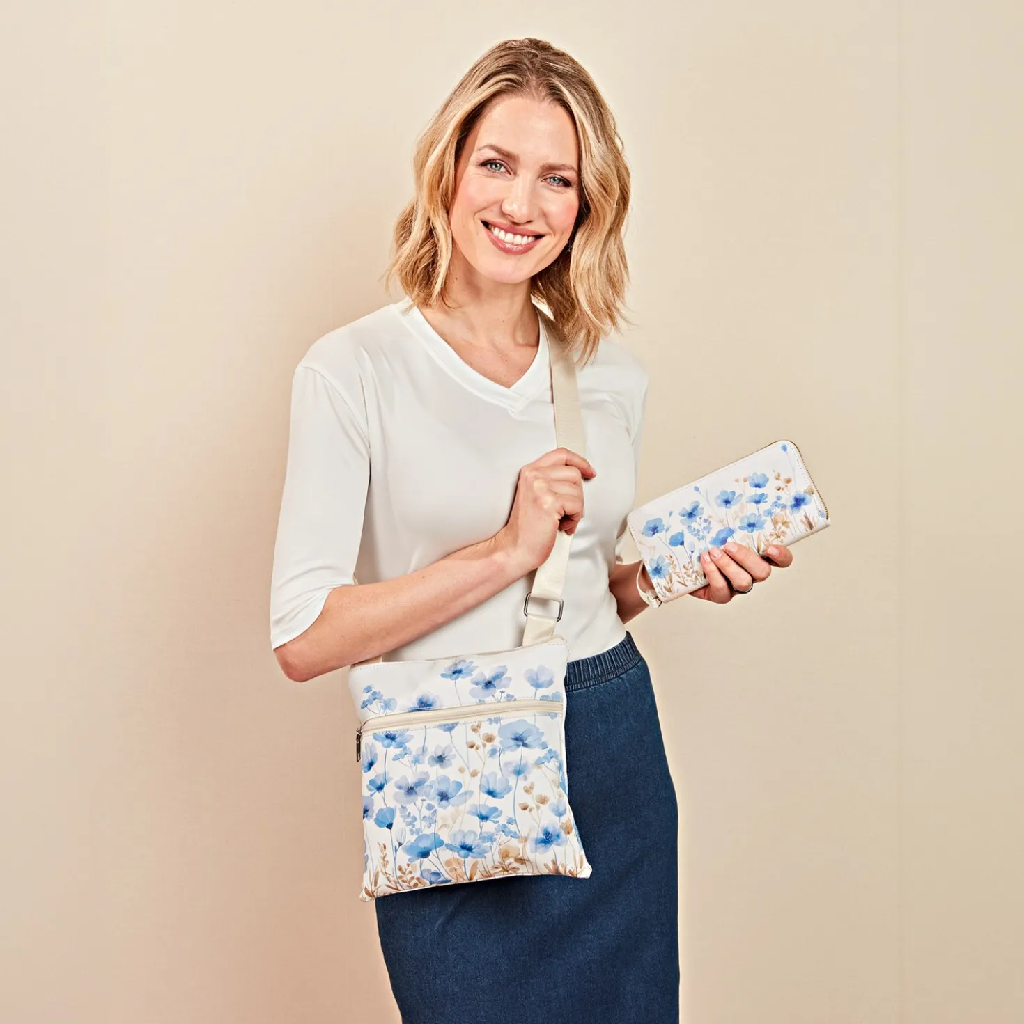 Schultertasche "Blaue Blumen" mit RFID-Schutz