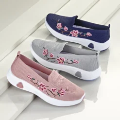 Slipper "Blumenranke" hellgrau